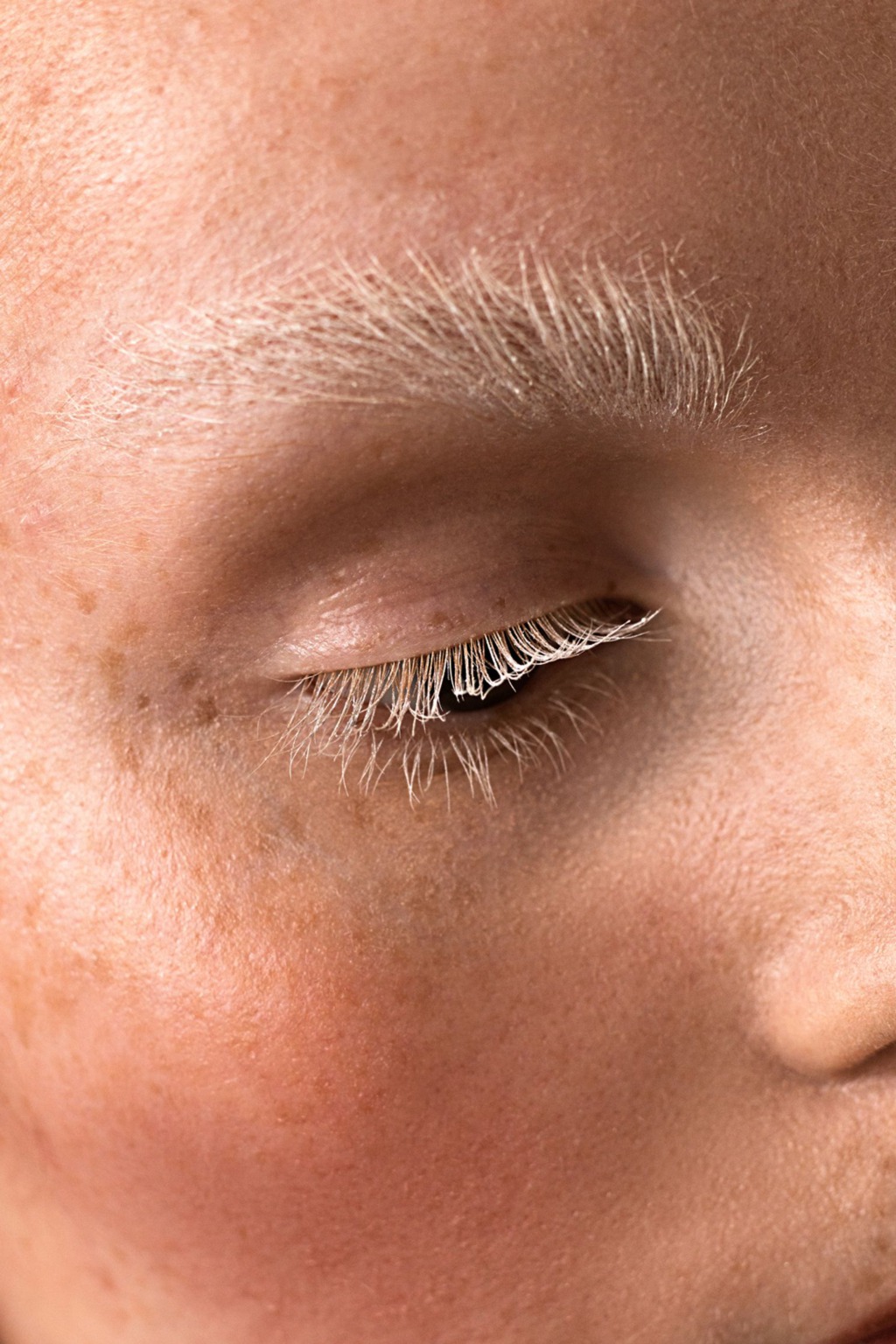 Minimal Beauty Editorial – Miriam Dang Photography