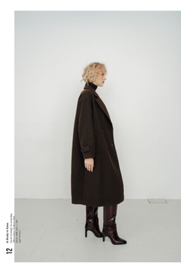 Editorial fashion lookbook exploring soft power, modern silhouettes and quiet confidence. Photographed by Berlin-based fashion photographer Miriam Dang.