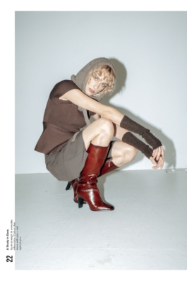 Editorial fashion lookbook exploring soft power, modern silhouettes and quiet confidence. Photographed by Berlin-based fashion photographer Miriam Dang.